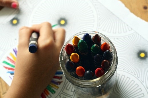 Child coloring in
